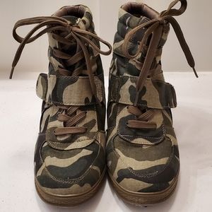 Bucco Capensi Nicoleed Lace Up Wedge High Top Sneakers - Size 7.5